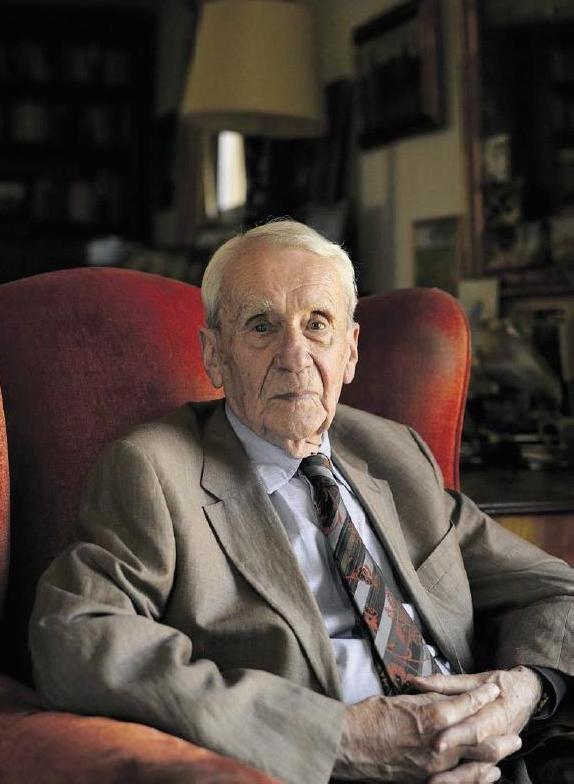 Christopher Tolkien em retrato institucional